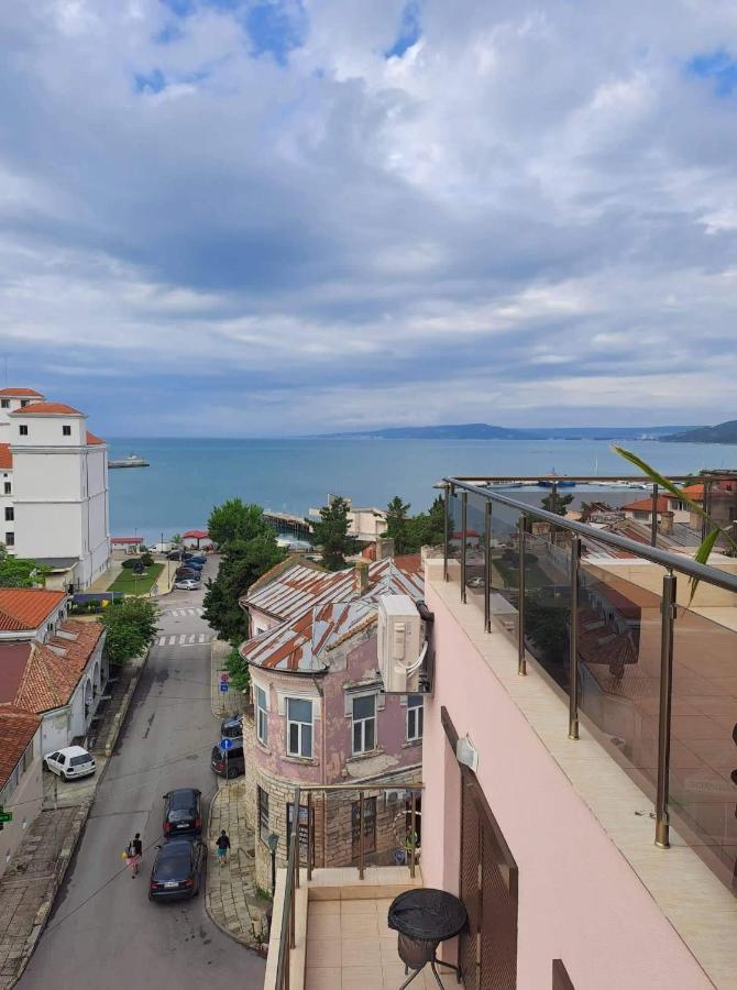 Апартамент Амира 3 Baltsjik Buitenkant foto