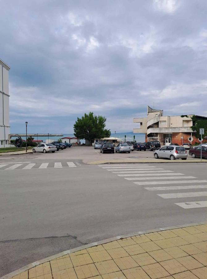 Апартамент Амира 3 Baltsjik Buitenkant foto